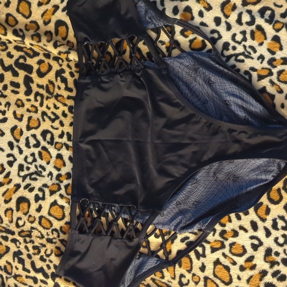 Swimsuit bottoms - Picture 1 of 2